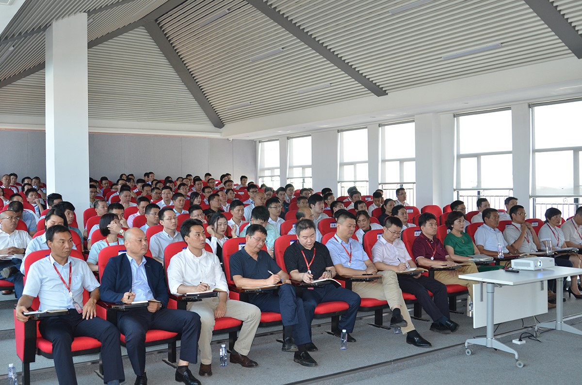 抓好技術創新，聚焦全球布局丨中偉新材料2019半年度干部會議召開