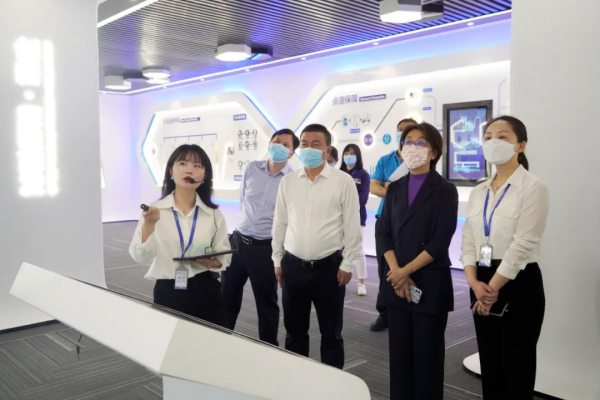 湖南省總工會副主席傅箏調研中部產業(yè)基地